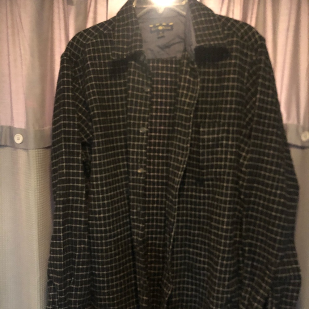 Men’s black long sleeve shirt with white lines